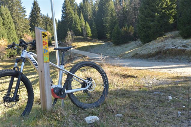 quitter les pistes de ski roues - école de VTT La Féclaz - Massif des Bauges