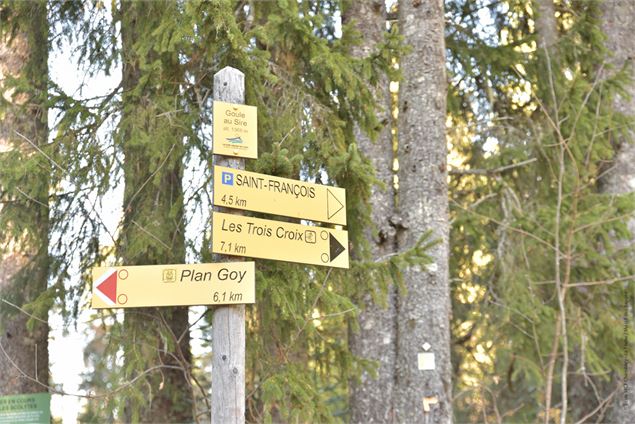 prendre à droite - école de VTT La Féclaz - Massif des Bauges