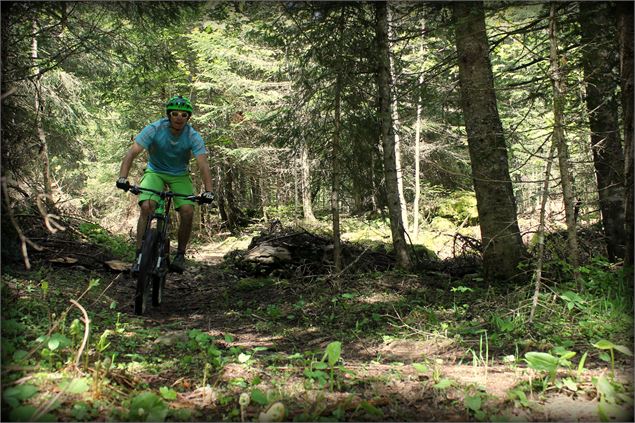 Piste VTT FFC rouge - La Féclaz - école de VTT La Féclaz - Massif des Bauges