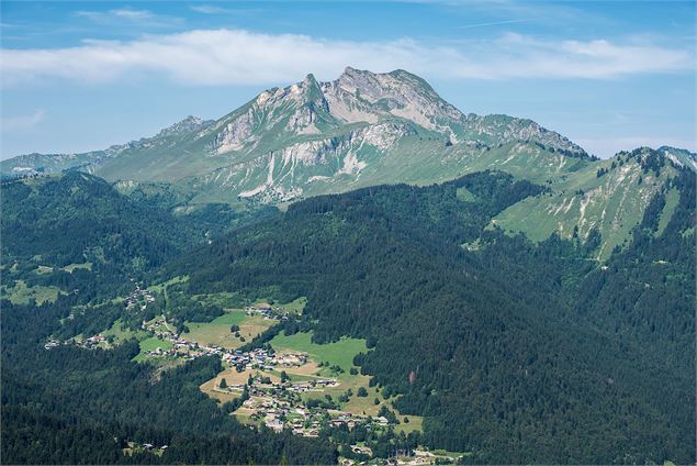 Village de La Côte d'Arbroz et Roc d'Enfer - Yvan Tisseyre/OT Vallée d'Aulps