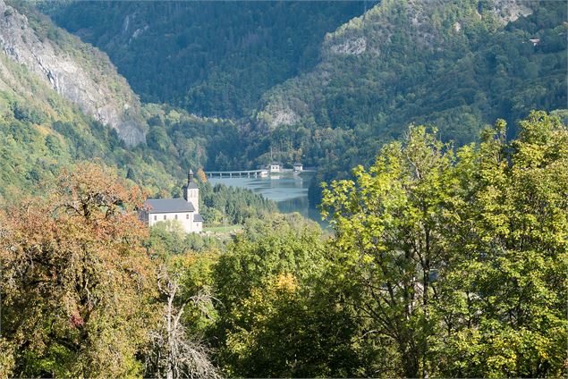 Eglise de La Baume et Barrage du Jotty - Yvan Tisseyre / OT Vallée d'Aulps