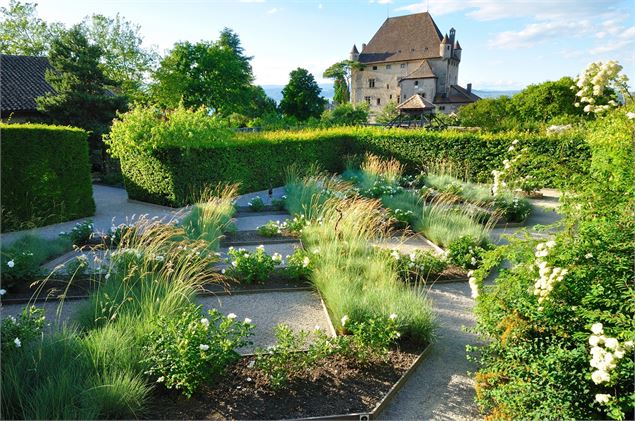 Tissage et vue sur le Château d'Yvoire - J5S