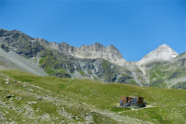 Le refuge de Peclet-Polset sous le col du Soufre - Bernard Vion