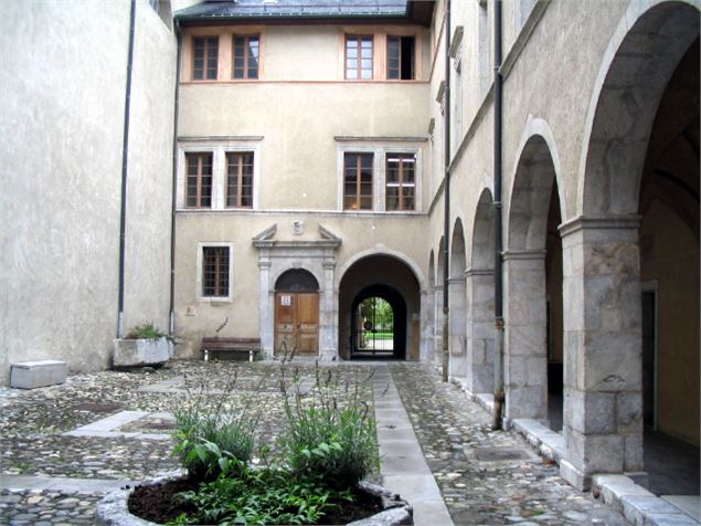 Cour intérieure de l'archevêché - ©Alpcat Médias Cœur de Tarentaise Tourisme