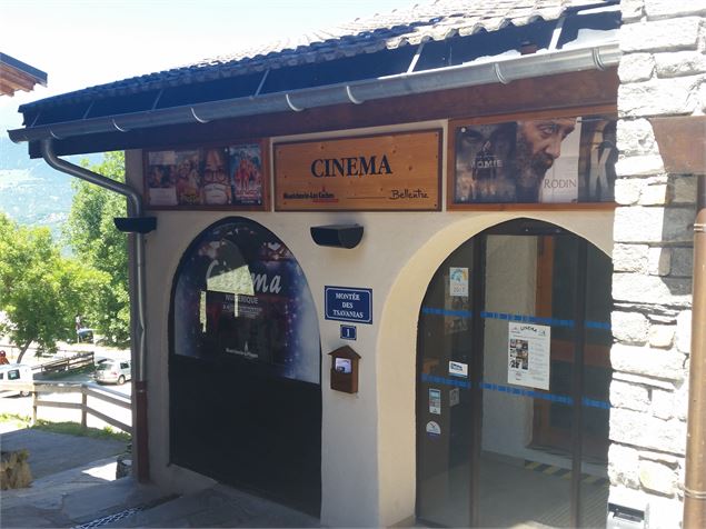 Entrée du cinéma de Montchavin - OTMLP