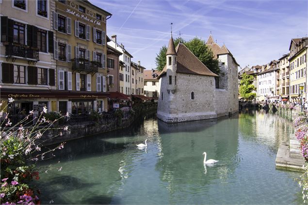 Palais de l'Isle dans la vieille ville d'Annecy - ©SavoieMontBlanc-Bijasson