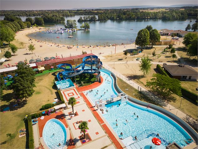 Vue aérienne de l'espace aquatique de la Plaine Tonique à Montrevel en Bresse - ©Gilles BREVET / Ain