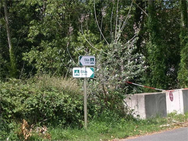 Panneau directionnel L'Ain à Vélo - ©Gilles BREVET / Aintourisme