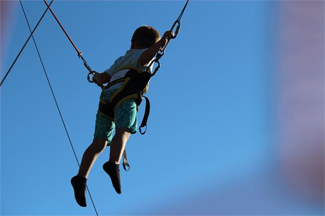 Bungy trampoline - David Machet