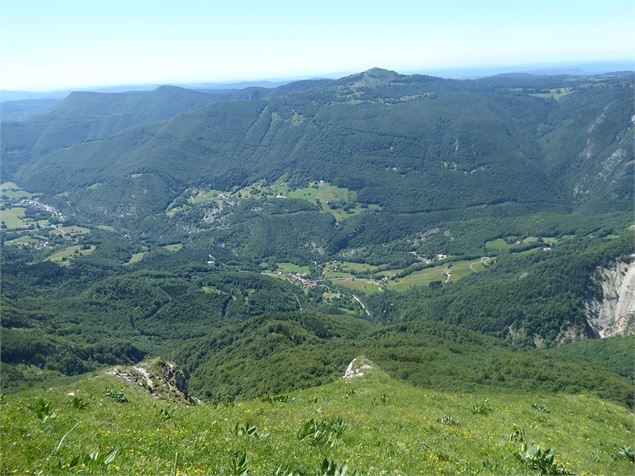 Vue sur les crêt de Chalam - AM Barbe