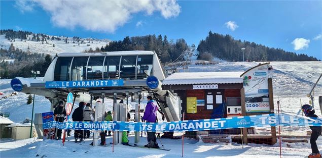 skieurs à la gare de départ du TS du Darandet - les Habères