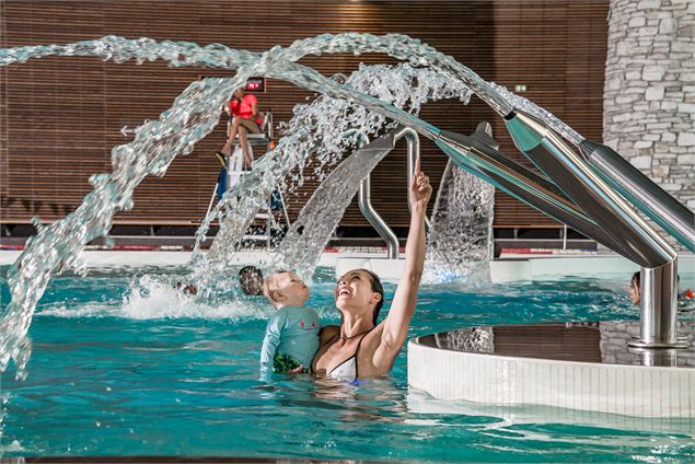 Espace plage, piscine du Centre Aquasportif de Val d'Isère - Andy Parant