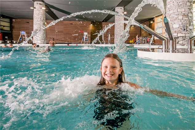 Espace plage, piscine du Centre Aquasportif de Val d'Isère - Andy Parant