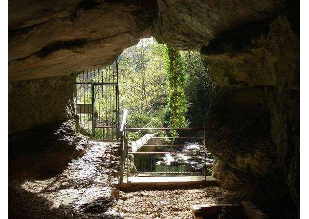 Grotte et reculée de Corveissiat - s calland