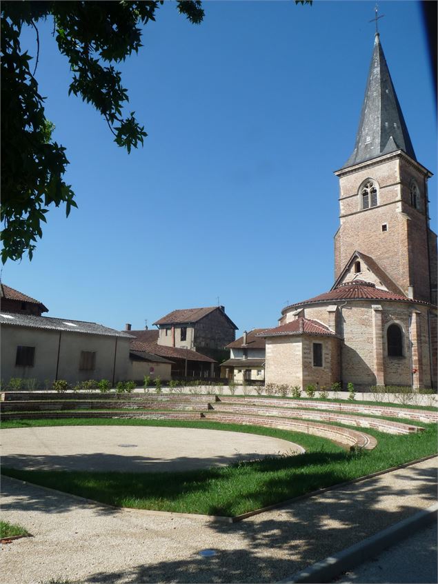 Eglise et théâtre de verdure - BERNARD  Yves