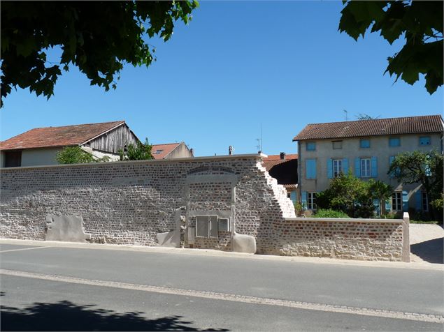 Les anciens remparts - BERNARD  Yves