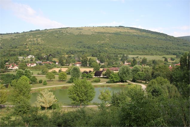 Le Mont-Myon depuis le pl. d'eau de Chevignat - S Calland