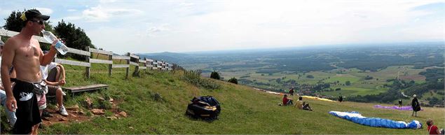 Le Mont-Myon depuis le pl. d'eau de Chevignat - S Calland