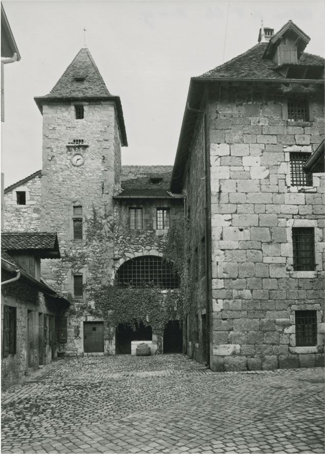 Annecy, Palais de l'Ile depuis l'île - Cliché Dominique Lafon