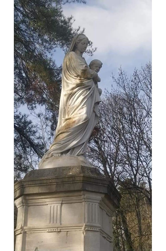 Vierge à l'enfant  - Mairie de Varambon