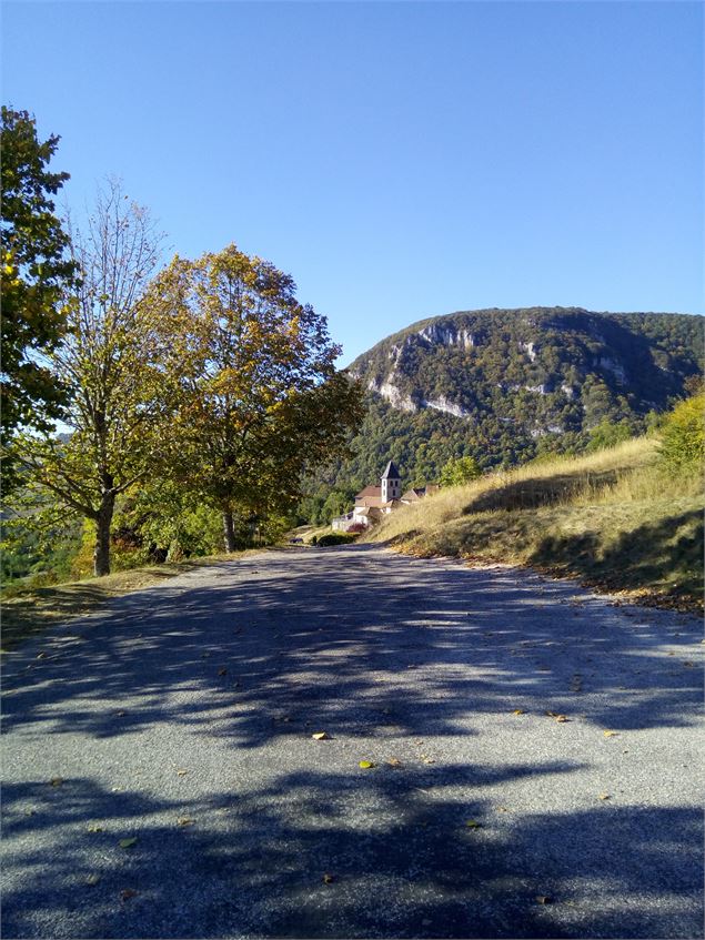 Village de Marchamp, vue de l'entrée du cimetière - S.Megani