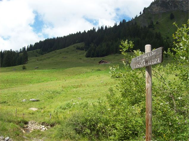 sentier pédestre : Véran par le Grand Arvet