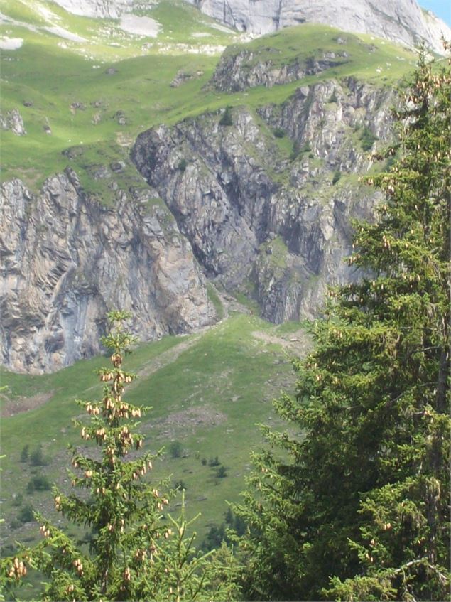 sentier pédestre : Véran par le Grand Arvet