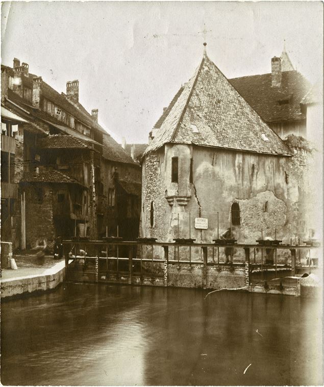 Palais de l’Île avant restauration vers 1900 - cliché Le Progrès, fonds de la photothèque des musées