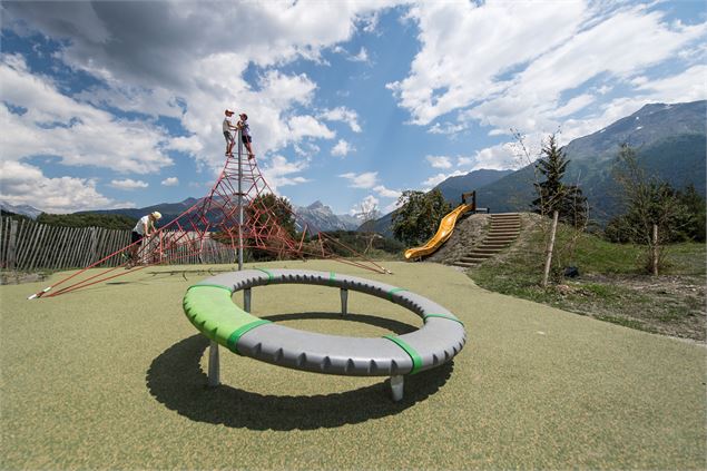 Jeux pour enfants à la base de loisirs la Buidonnière à Aussois - A.Pernet