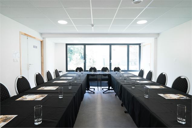 Le Bérouze - Salle Cabris - Salle de réunion 30 personnes en Théâtre - Marion Co Photography – Le Bé