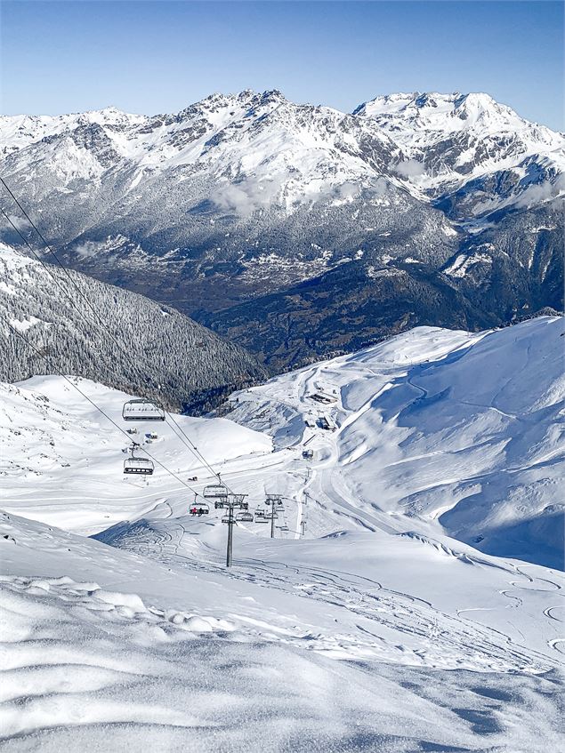 Vue sur le domaine depuis le télésiège de Punta Bagna - D.Cuvelier - OTHMV