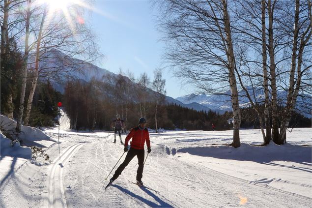 Skieur de fond sur le plateau ensoleillé de Sardières - Y.Bellissand