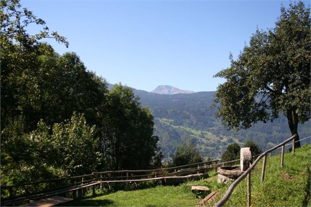 sur depuis la terrasse derrière la maison - Clos Parchet