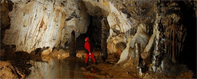 Réserve Naturelle de la Grotte d'Hautecourt