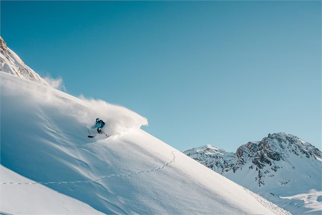 Virage en poudreuse - andyparant.com