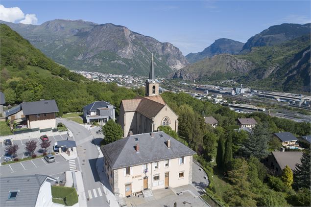 village st Albain Villargondran - Jacques  Vincent drone de regard