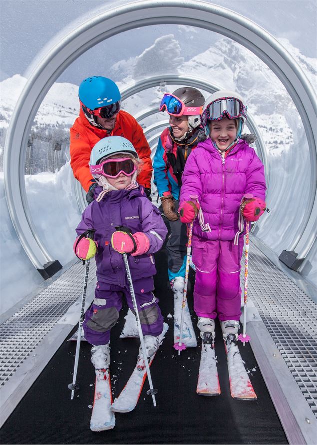 Alpage express : tapis roulant sous tunnel idéal pour les enfants au Grand-Bornand - T.Shu