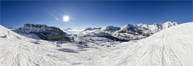 Grand soleil sur les pistes dans le secteur du Rosay - T.Shu