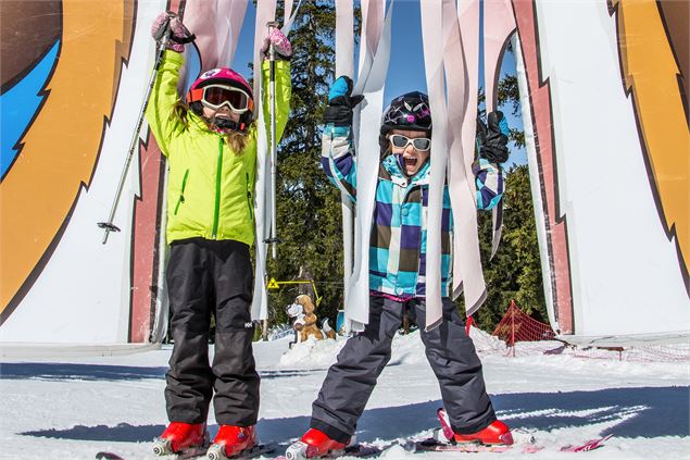 Les enfants s'amusent sur les pistes de l'Espace San Bernardo - ©Propaganda73.com