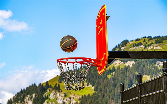 Terrain de basket présent sur le City Stade - OT Flaine-Candice Genard