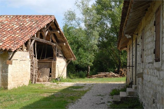 Four à pain Ferme du Sougey Montrevel-en-Bresse - eductour-fermedusougey©OTBBA (23)