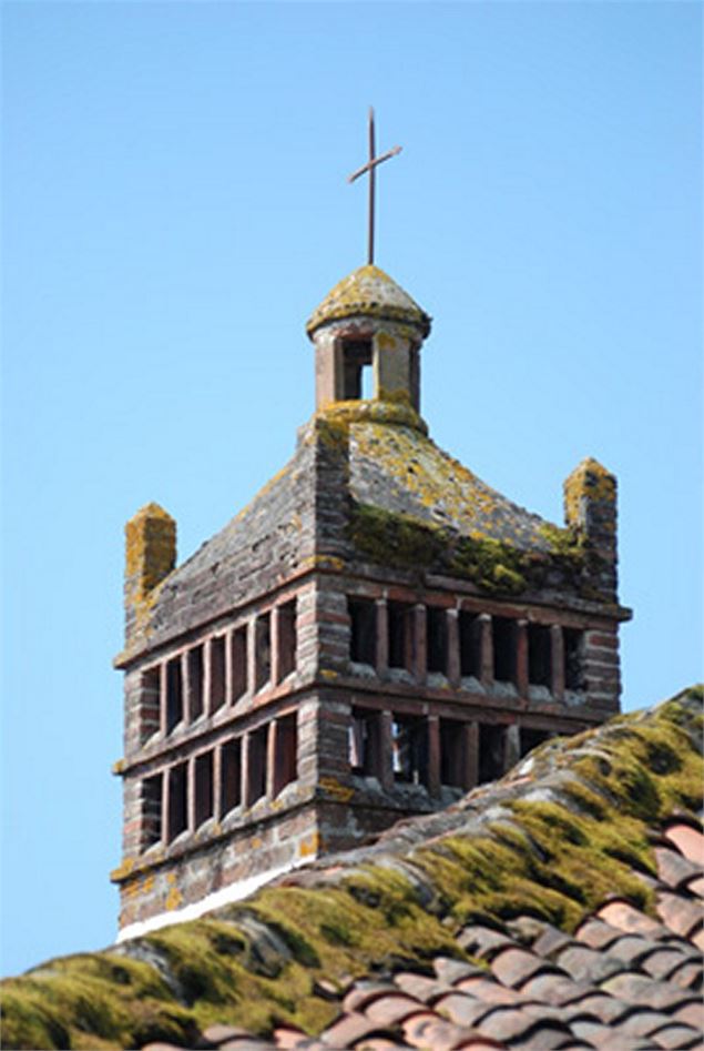 Cheminée sarrasine ferme du Sougey à Montrevel-en-Bresse - eductour-fermedusougey©OTBBA (23)