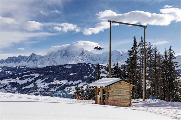 Personnes sur la Giant Swing en hiver - Mélanie Calceï