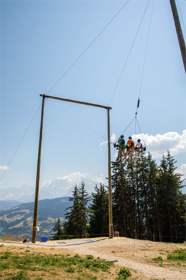 Balançoire géante megeve été - Mélanie Calceï