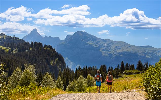 Le chemin de randonnée à emprunter pour se rendre au lac de Vernant - OT Flaine-Candice Genard