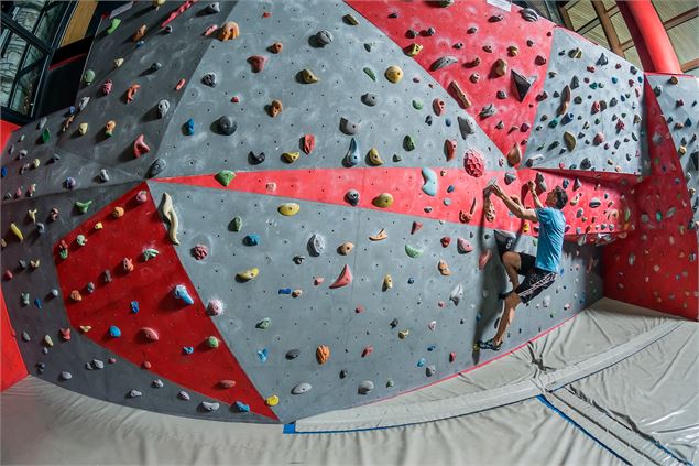 Mur d'escalade intérieur plusieurs niveaux - Centre Aquasportif - Yann Allegre