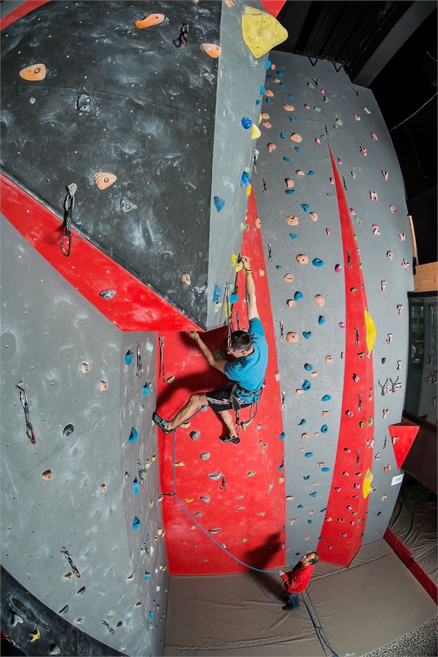 Mur d'escalade intérieur plusieurs niveaux - Centre Aquasportif - Yann Allegre