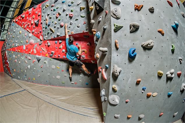 Mur d'escalade intérieur plusieurs niveaux - Centre Aquasportif - Yann Allegre