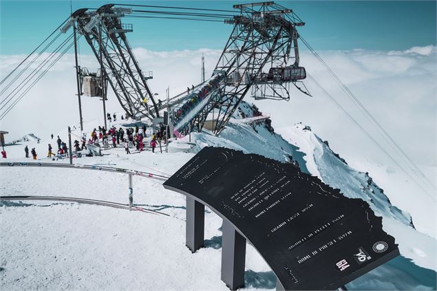 Vue sur l'arrivée de la Cime Caron depuis la table d'orientation - L.Brochot - OT Val Thorens