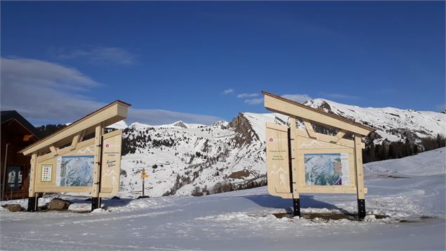 Départ des itinéraires raquette - Maison de la Montagne de Nâves